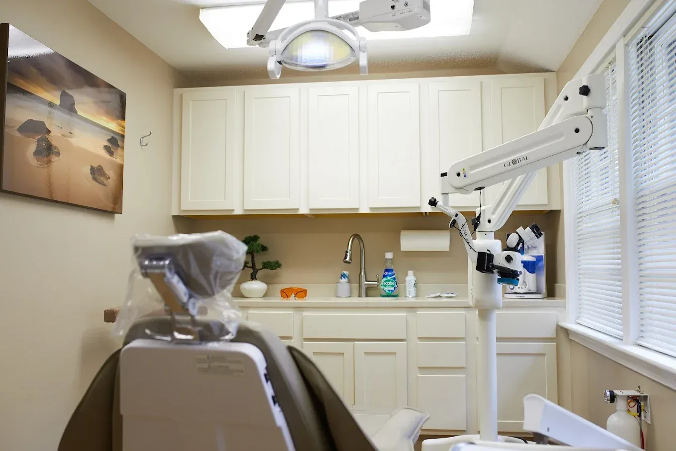 Treatment room at Southeastern Dental Care in Lakeville, MA